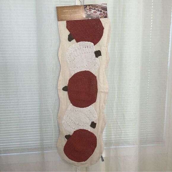 cupcakes & cashmere Ivory Linen White Rust Brown Crochet Pumpkins Table Runner - Picture 2 of 10